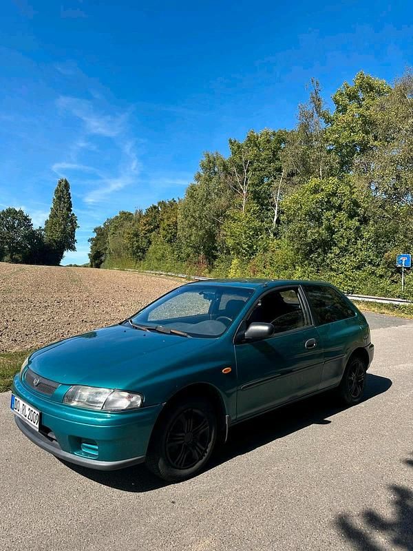 Grün Gebraucht 1998 Mazda 323 Kleinwagen | 780 € (Fairer Preis) - Bild 1/4