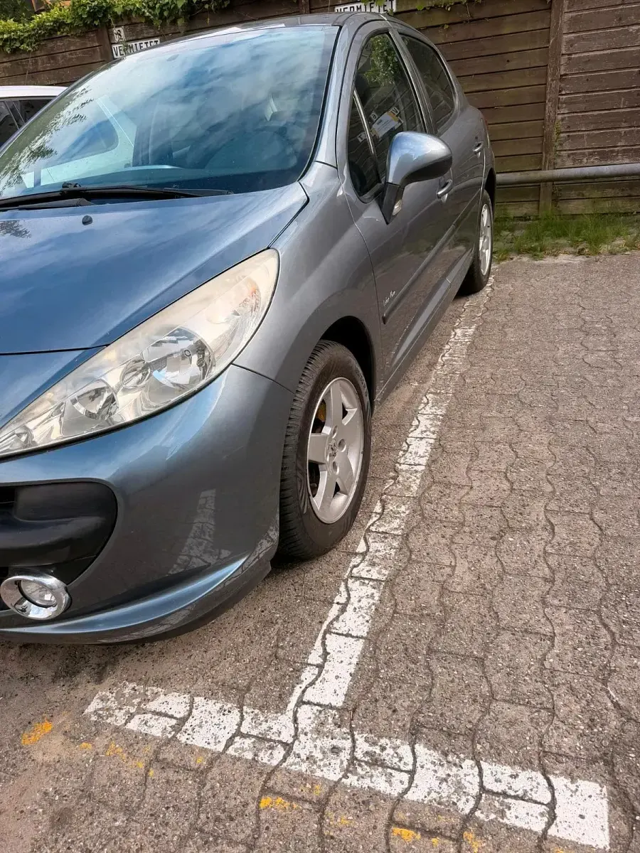Gebraucht Peugeot 207 98 PS (72 kW) 2008 Silber Kleinwagen