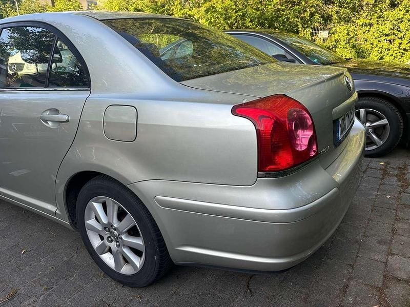 Silber Gebraucht 2005 Toyota Avensis Executive Limousine | 2.500 € (Fairer Preis) - Bild 1/4