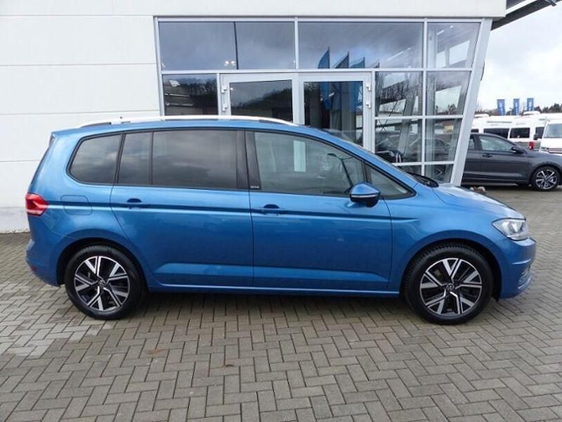 Gebraucht VW Touran Active 150 PS (110 kW) 2022 Blau Van / Kleinbus