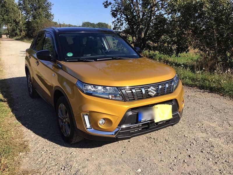Gold Gebraucht 2021 Suzuki Vitara SUV | 18.500 € (Superpreis) - Bild 1/4