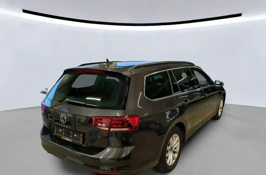 Gebraucht VW Passat Business 150 PS (110 kW) 2022 Grau Kombi
