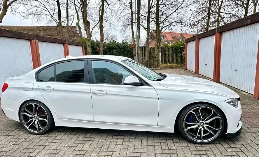Second-hand BMW 330e iPerformance 252 CP (185 kW) 2017 Alb Berlinǎ