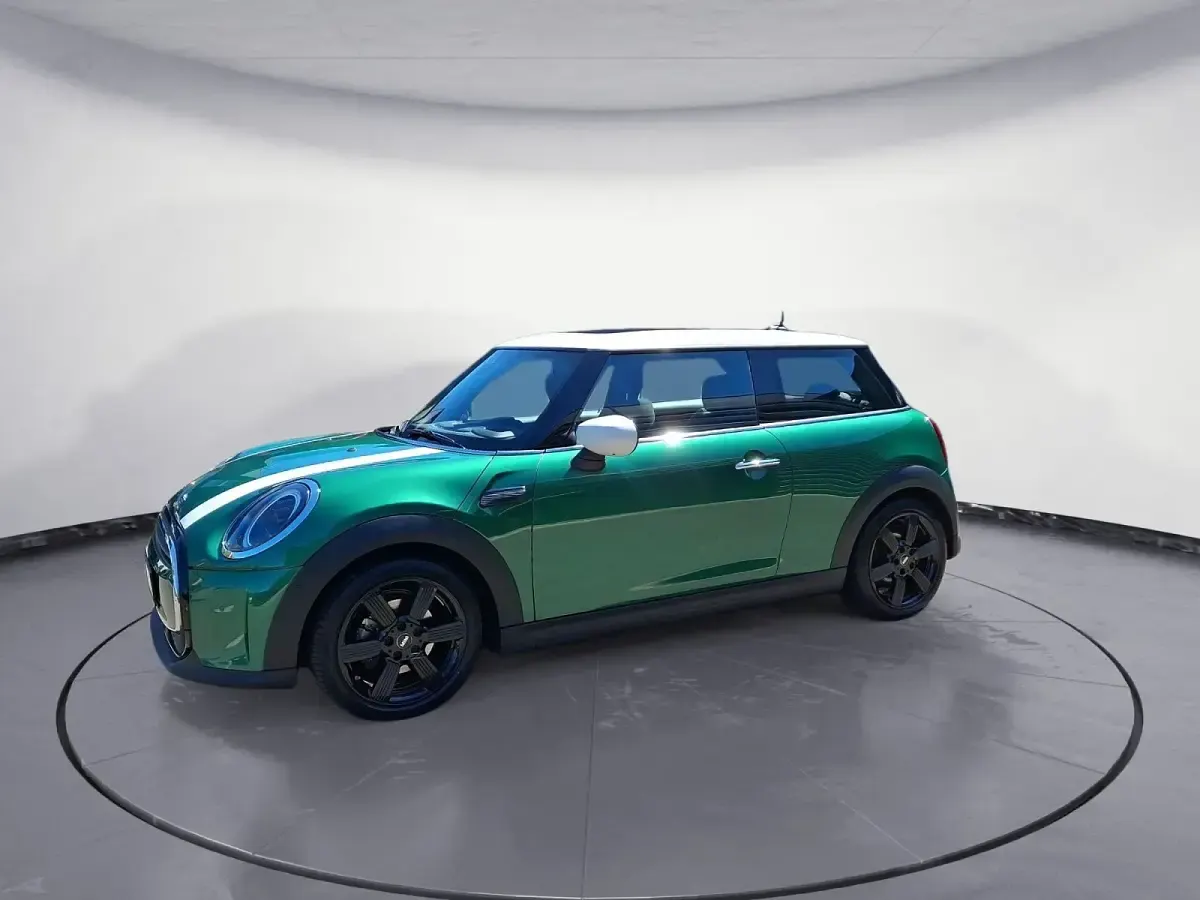 Gebraucht Mini Cooper Classic 136 PS (100 kW) 2023 Grün Kleinwagen