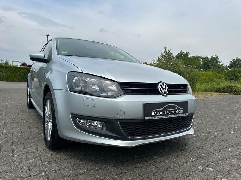 Silber Gebraucht 2013 VW Polo Life Limousine | 5.500 € (Superpreis) - Bild 1/4