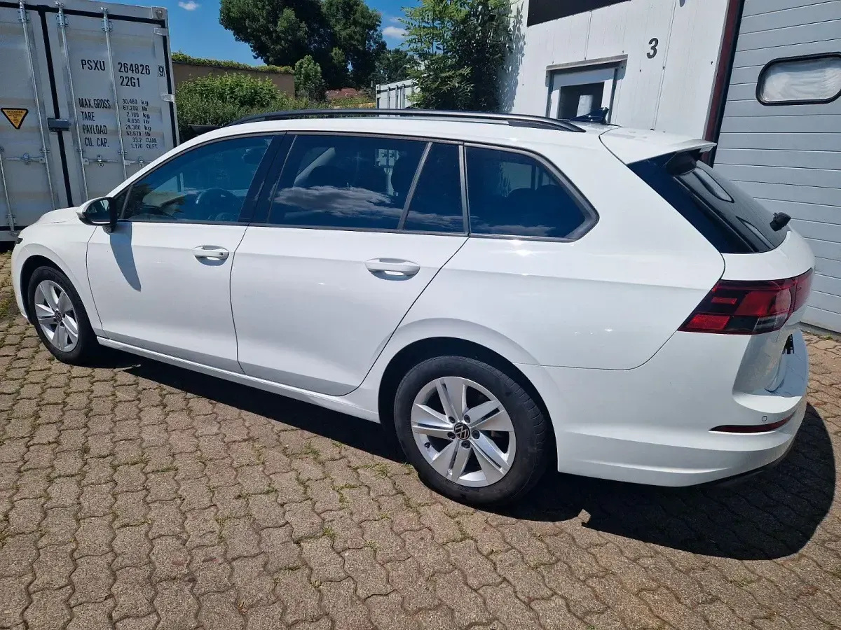 Gebraucht VW Golf VIII Life 110 PS (80 kW) 2022 Weiß Kombi