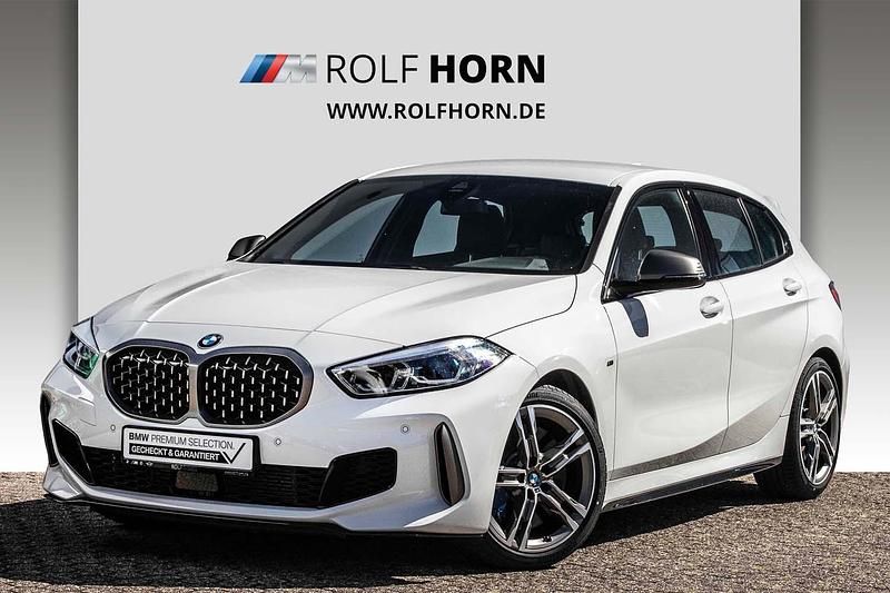 Weiß Gebraucht 2024 BMW M135 Comfort Edition Kleinwagen | 36.960 € (Guter Preis) - Bild 1/4