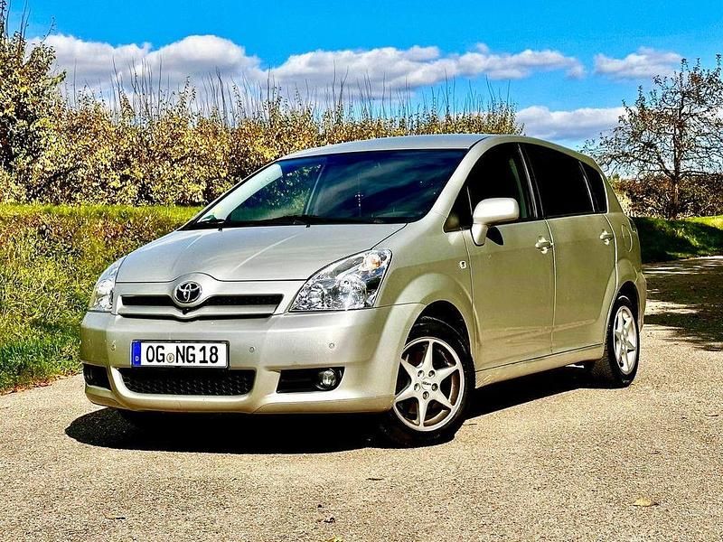 Silber Gebraucht 2006 Toyota Corolla Verso Sol Van / Kleinbus | 7.600 € (Teuer) - Bild 1/4