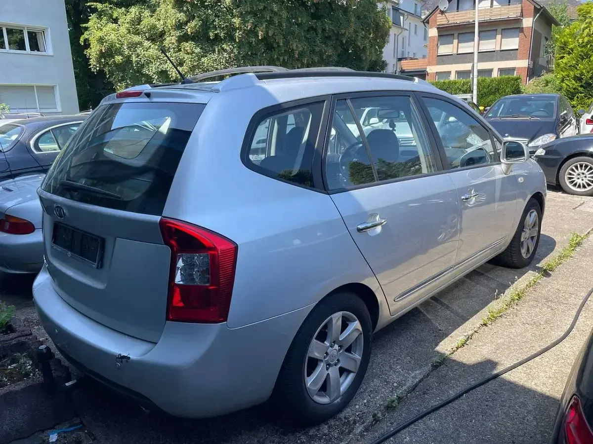 Gebraucht Kia Carens LX 144 PS (105 kW) 2006 Fine silver Van / Kleinbus