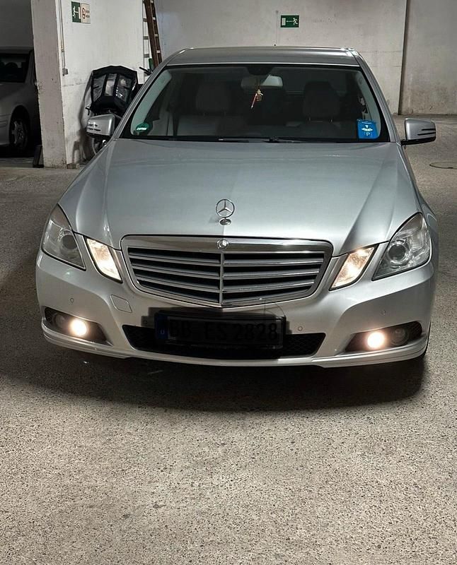 Gebraucht 2010 Mercedes E220 Limousine | 6.800 € (Guter Preis) - Bild 1/4