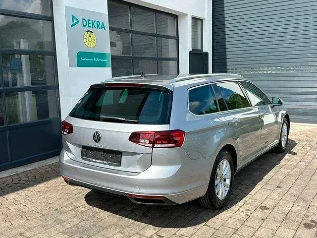 Gebraucht VW Passat Business 150 PS (110 kW) 2023 Silber Kombi