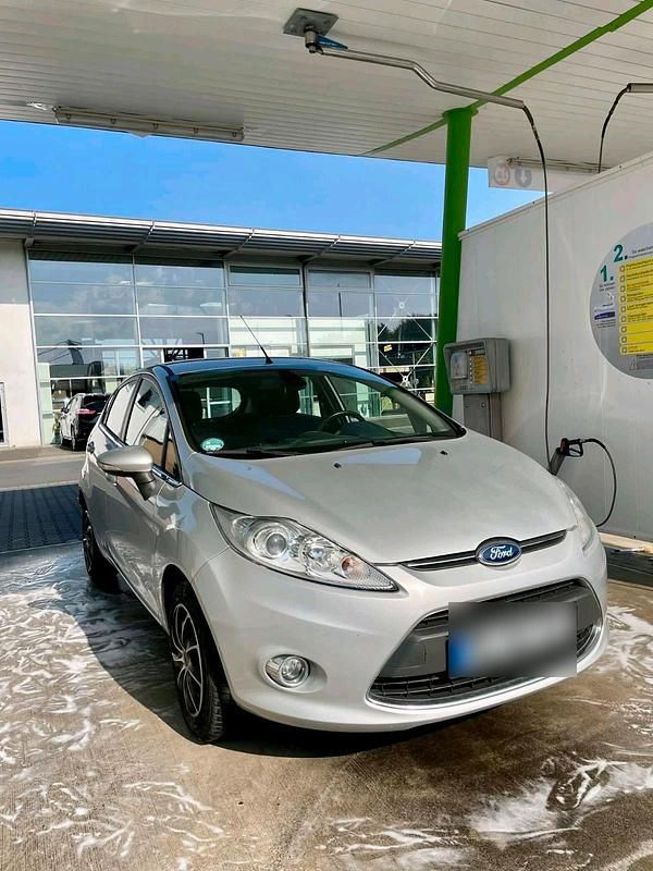 Gebraucht Ford Fiesta 75 PS (55 kW) 2012 Grün Kleinwagen