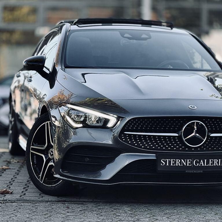 Grau Gebraucht 2022 Mercedes CLA250 Shooting Brake AMG line Kombi | 34.900 € (Fairer Preis) - Bild 1/4