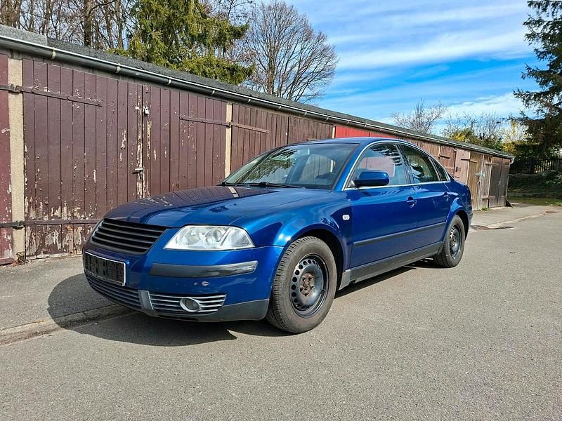 Second-hand VW Passat 150 CP (110 kW) 2000 Albastru Berlinǎ