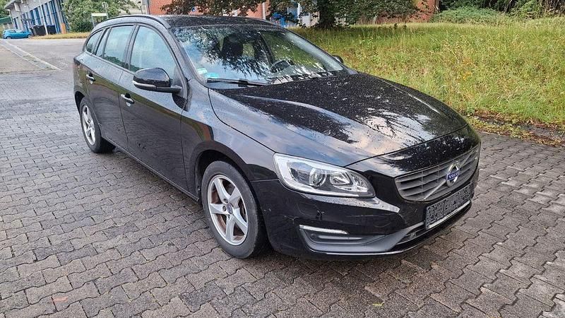 Gebraucht Volvo V60 Business Edition 190 PS (139 kW) 2016 Schwarz Kombi