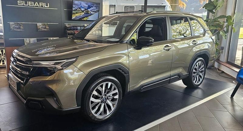 Neu Subaru Forester Platinum 136 PS (100 kW) 2026 Grün SUV