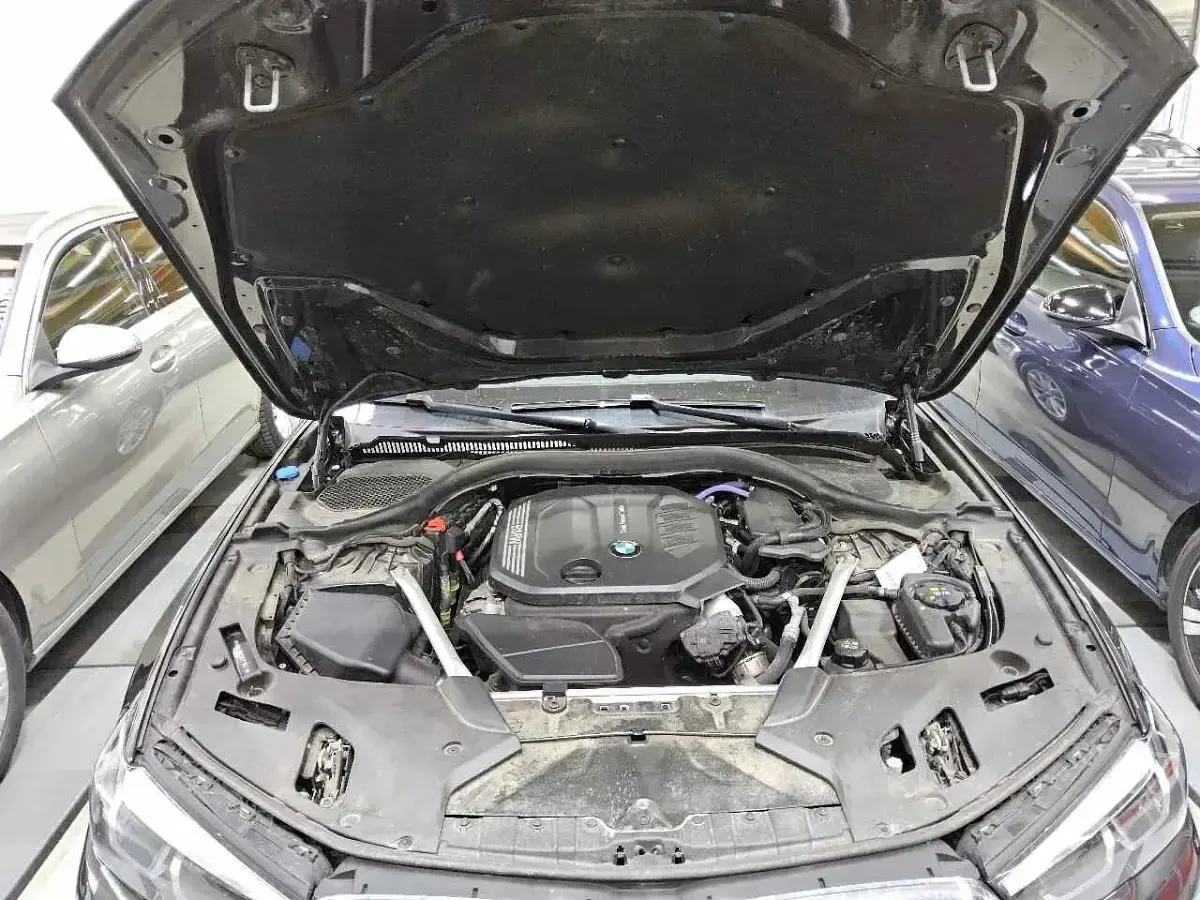Gebraucht BMW 520 190 PS (139 kW) 2023 Grau Limousine