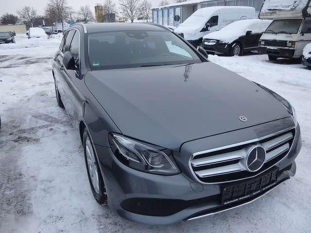 Gebraucht Mercedes E220 194 PS (142 kW) 2018 Selenitgrau  metalliclack Kombi