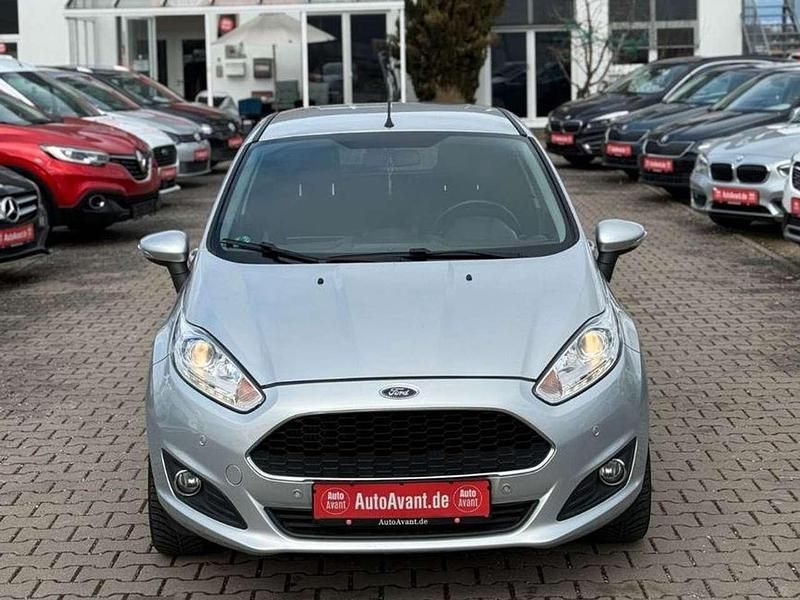Gebraucht Ford Fiesta Celebration 101 PS (74 kW) 2016 Silber Kleinwagen