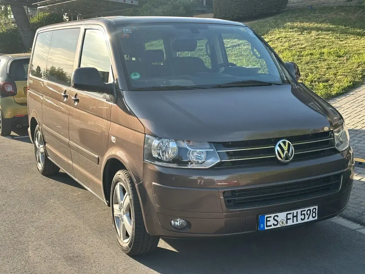 Używany VW T5 Team 179 KM (131 kW) 2011 Brązowy Van