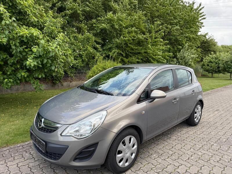 Grau Gebraucht 2013 Opel Corsa Edition Limousine | 3.790 € (Fairer Preis) - Bild 1/4