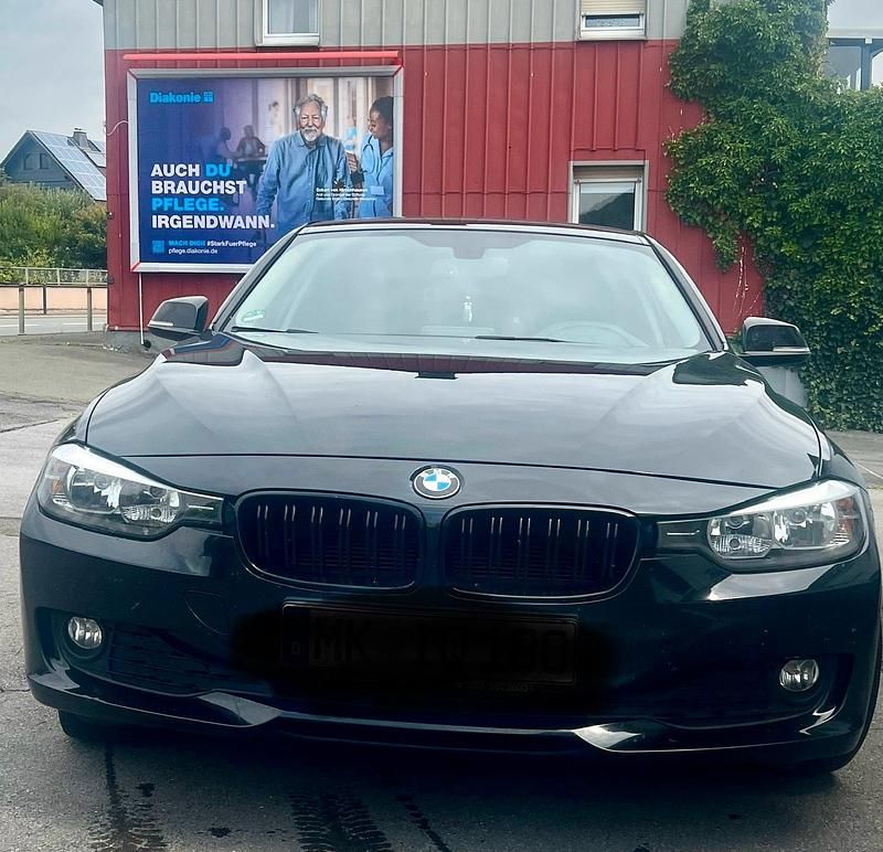 Schwarz Gebraucht 2012 BMW 318 Limousine | 7.200 € (Fairer Preis) - Bild 1/4