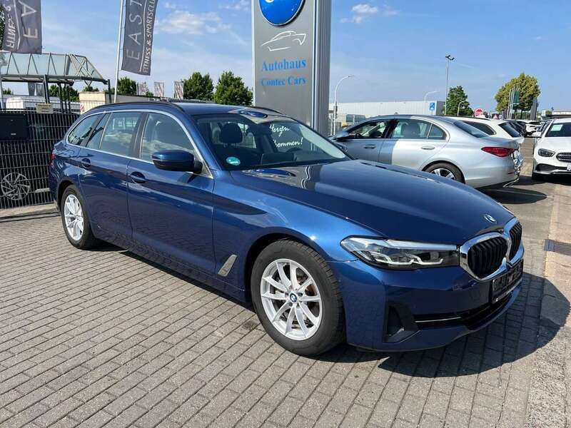 Blau Gebraucht 2023 BMW 520 Sport Line Kombi | 36.999 € (Guter Preis) - Bild 1/3