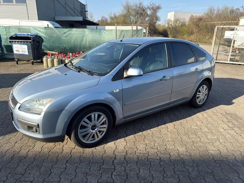 Gebraucht Ford Focus Ghia 116 PS (85 kW) 2005 Blau Limousine