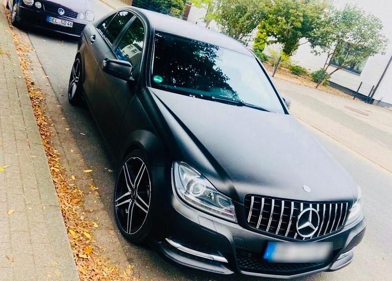 Gebraucht Mercedes 220 170 PS (125 kW) 2011 Schwarz Limousine