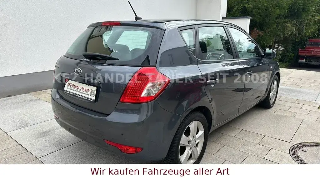Usado Kia Ceed Edition 7 90 CV (66 kW) 2012 Gris Utilitario
