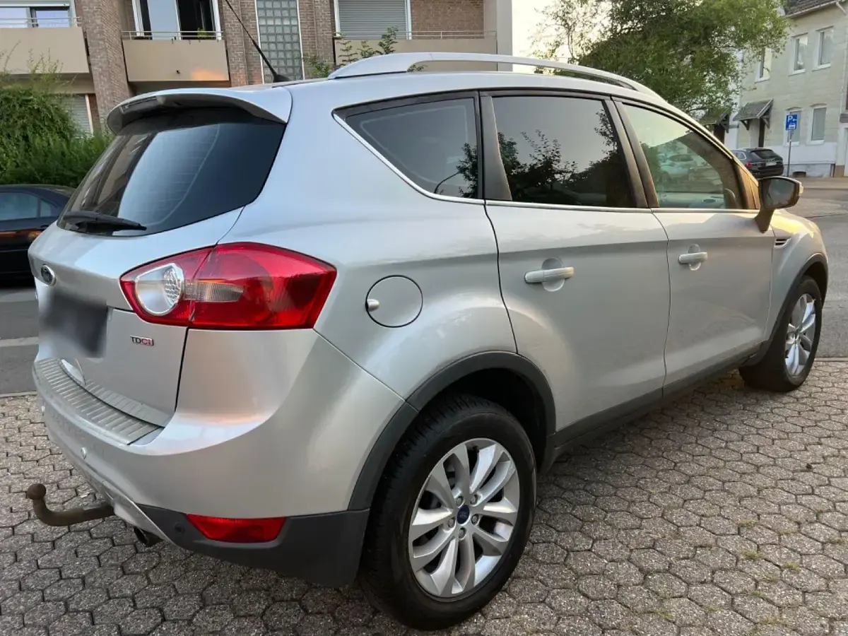 Gebraucht Ford Kuga 163 PS (119 kW) 2011 Silber SUV