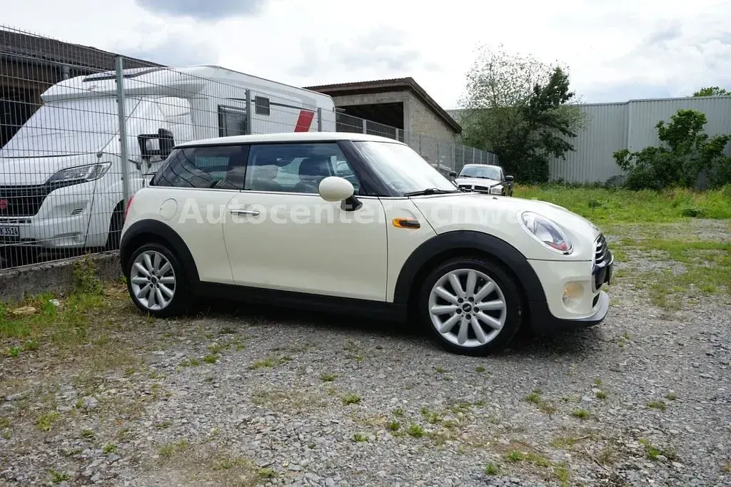 Gebraucht Mini Cooper Pepper 136 PS (100 kW) 2015 Weiß Kleinwagen