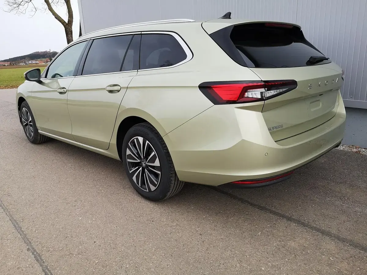 Neu Skoda Superb Selection 220 PS (161 kW) 2025 Ice tea yellow