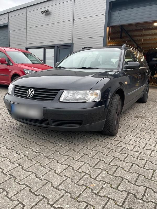 Schwarz Gebraucht 1999 VW Passat Kombi | 850 € (Guter Preis) - Bild 1/4