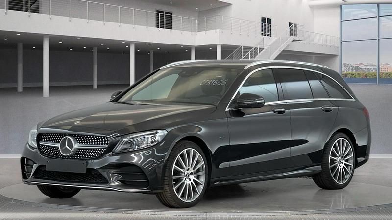 Grau Gebraucht 2020 Mercedes C300e AMG Kombi | 23.450 € (Teuer) - Bild 1/4