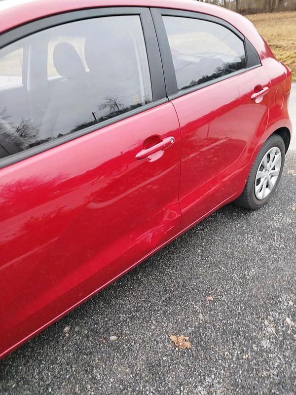 Gebraucht Kia Rio 86 PS (63 kW) 2013 Rot Kleinwagen