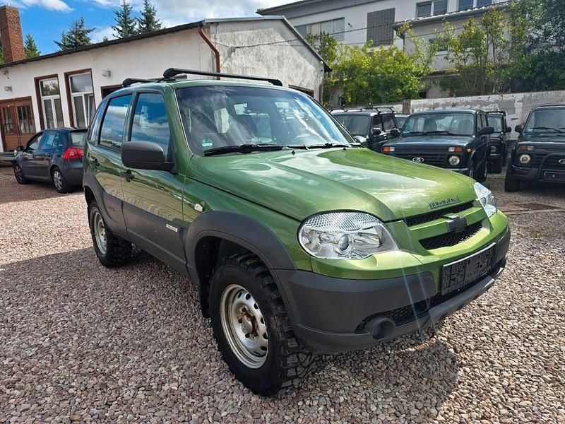 Grün Gebraucht 2017 Chevrolet Niva SUV | 7.000 € - Bild 1/4