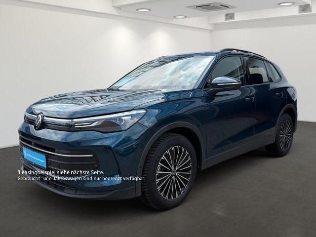 Nightshade blue metallic Gebraucht 2024 VW Tiguan Life SUV | 32.390 € (Superpreis) - Bild 1/3