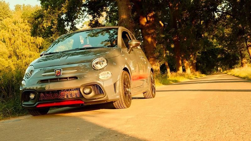Grau Gebraucht 2018 Abarth 695 Kleinwagen | 16.500 € (Guter Preis) - Bild 1/2