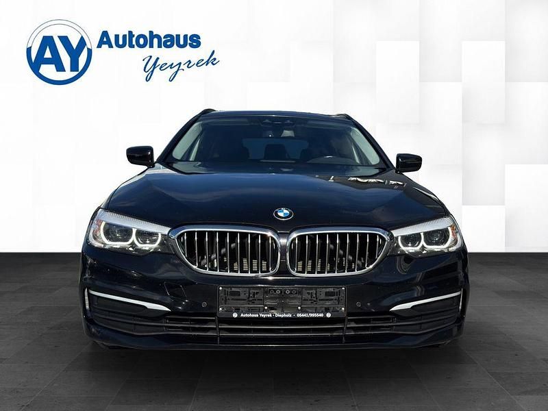 Gebraucht BMW 520 Performance 190 PS (139 kW) 2018 Schwarz ii/bonnet fluid black Kombi
