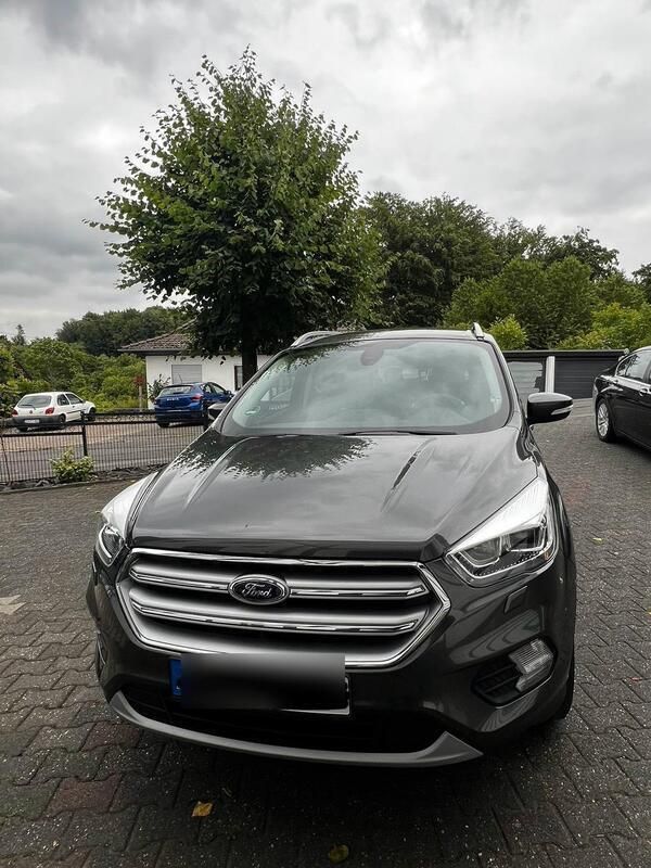 Grau Gebraucht 2017 Ford Kuga SUV | 15.500 € - Bild 1/4