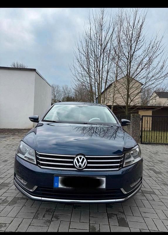 Blau Gebraucht 2011 VW Passat Comfortline Limousine | 9.500 € (Teuer) - Bild 1/4