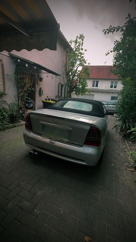 Gebraucht Opel Astra Cabriolet 147 PS (108 kW) 2002 Silber Cabrio