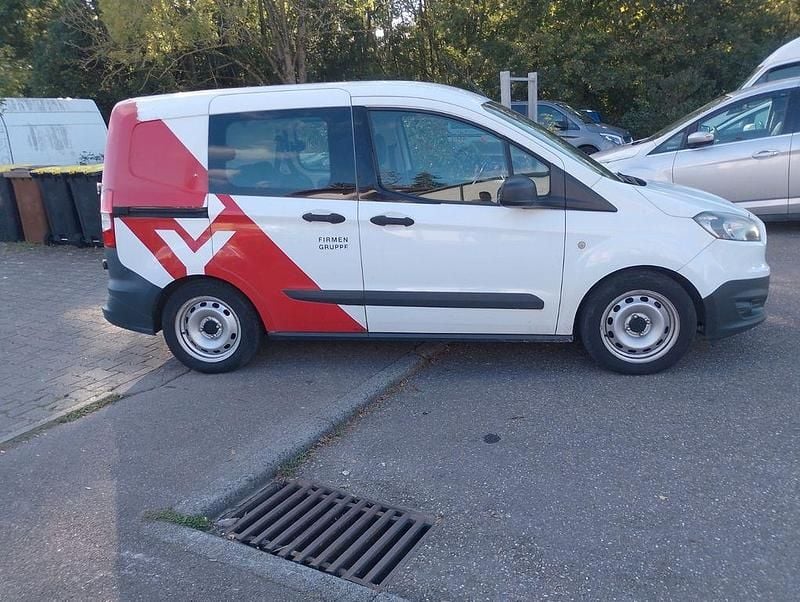 Gebraucht Ford Tourneo Connect Trend 95 PS (69 kW) 2015 Weiß Van / Kleinbus