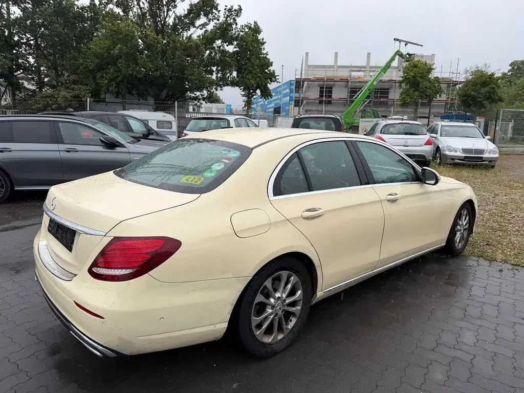 Gebraucht Mercedes E200 Avantgarde 160 PS (117 kW) 2019 Beige Limousine