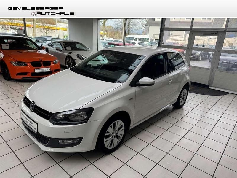 Candyweiss Gebraucht 2013 VW Polo Life Kleinwagen | 11.980 € (Teuer) - Bild 1/4