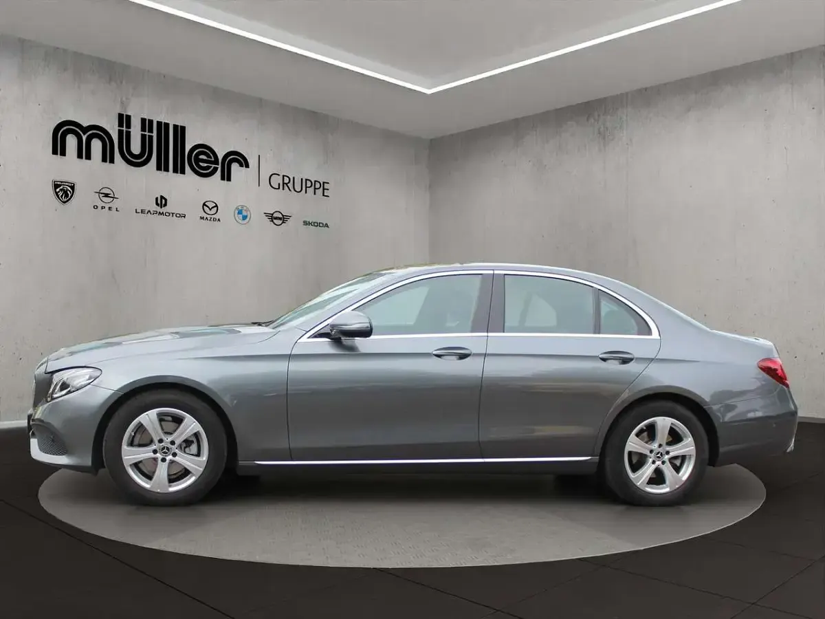 Gebraucht Mercedes E220 Avantgarde 194 PS (142 kW) 2018 Grau Limousine