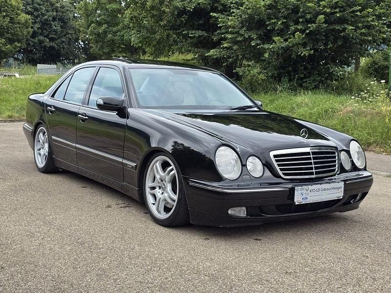 Schwarz Gebraucht 2002 Mercedes E430 Avantgarde Limousine | 11.490 € - Bild 1/4
