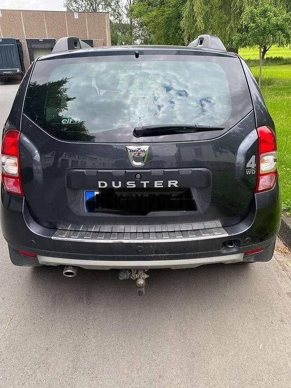 Grau Gebraucht 2016 Dacia Duster Prestige SUV | 9.000 € (Fairer Preis) - Bild 1/4