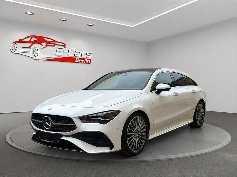 Weiß Gebraucht 2024 Mercedes CLA200 Shooting Brake AMG Kombi | 31.750 € (Guter Preis) - Bild 1/4